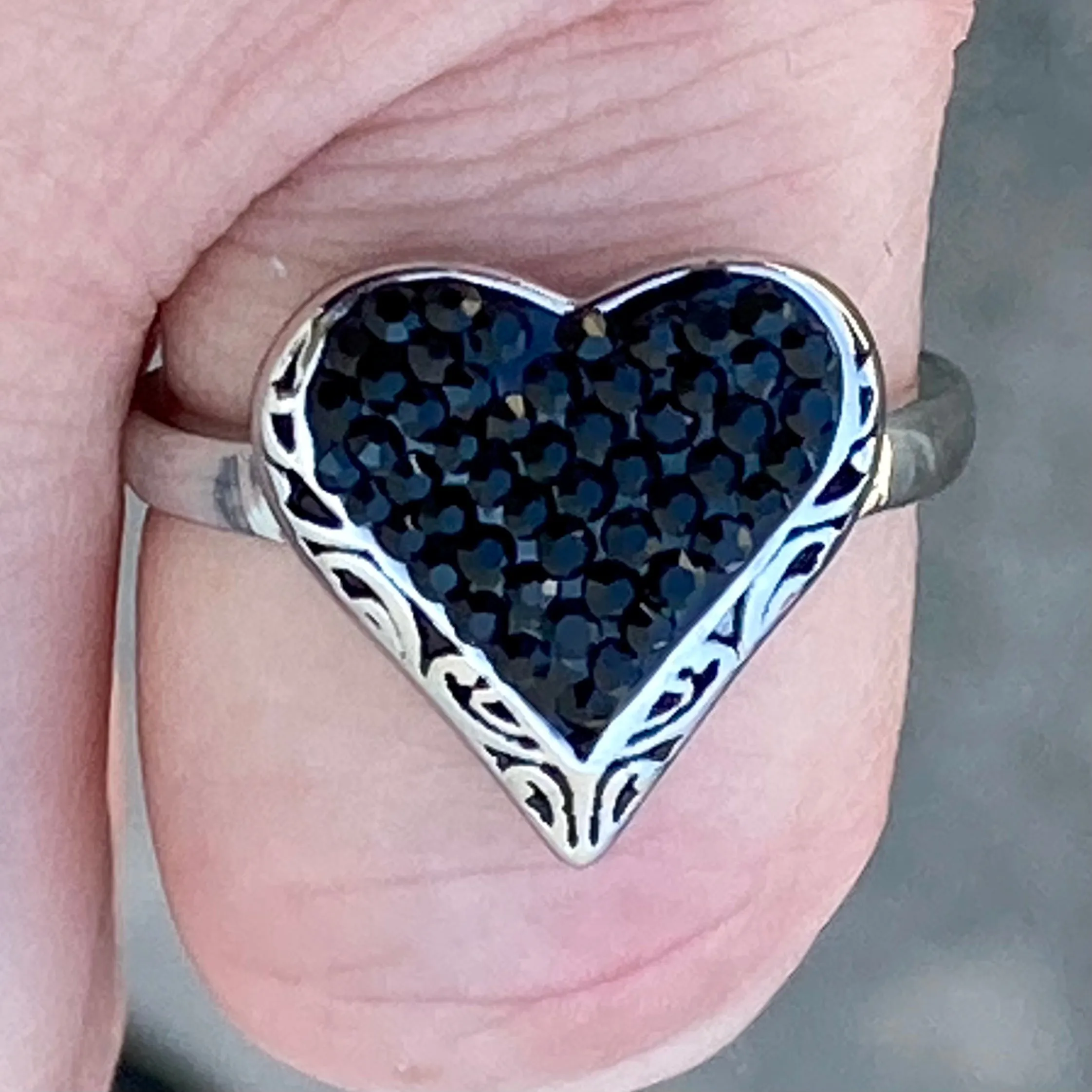 Crystal Heart Ring - Black - R28