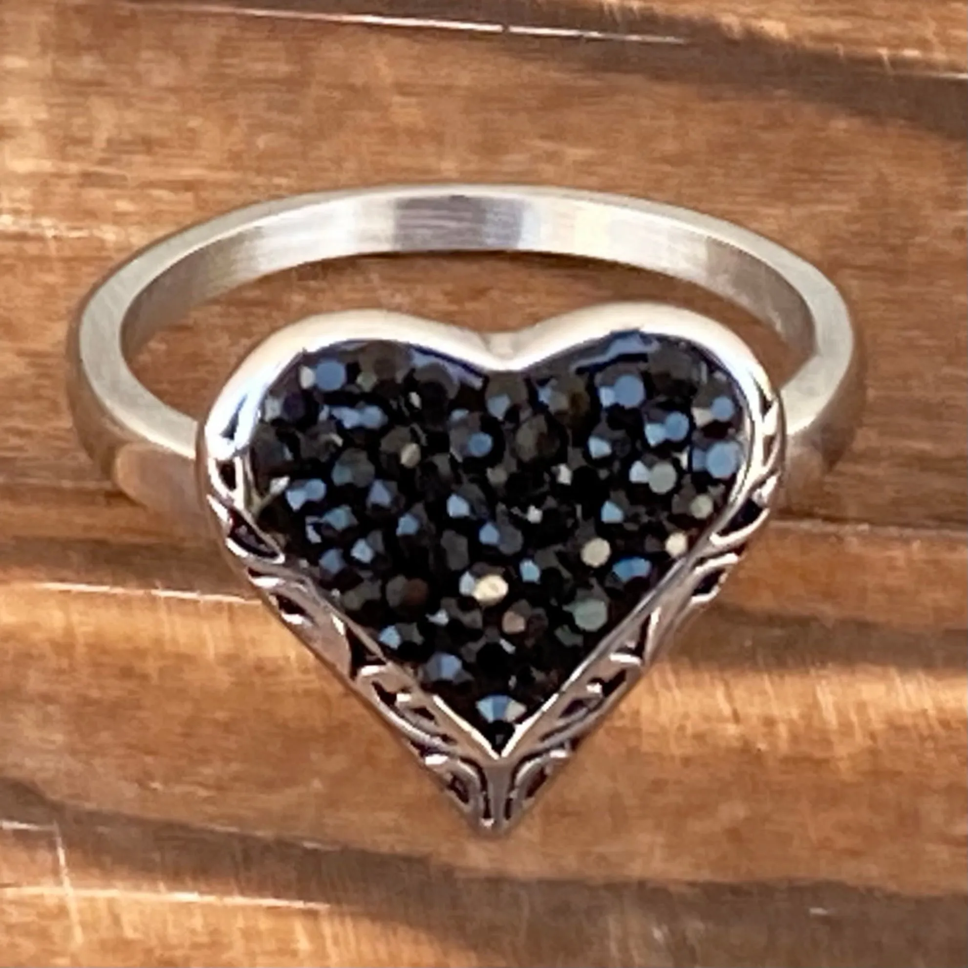 Crystal Heart Ring - Black - R28