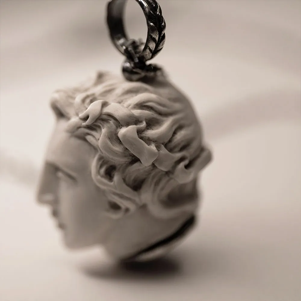 Narcissus pendant