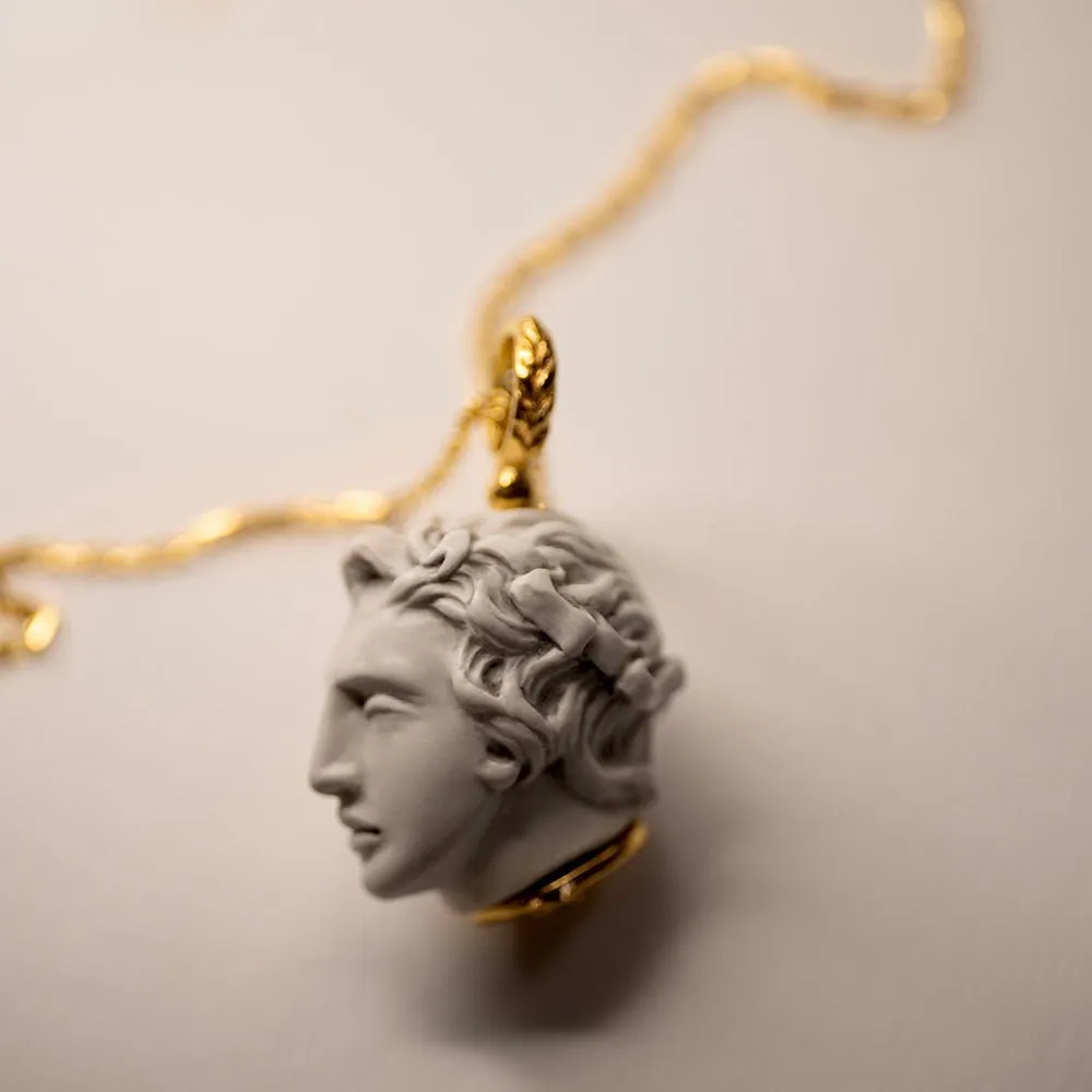 Narcissus pendant