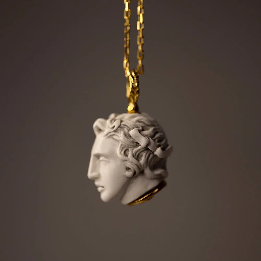 Narcissus pendant