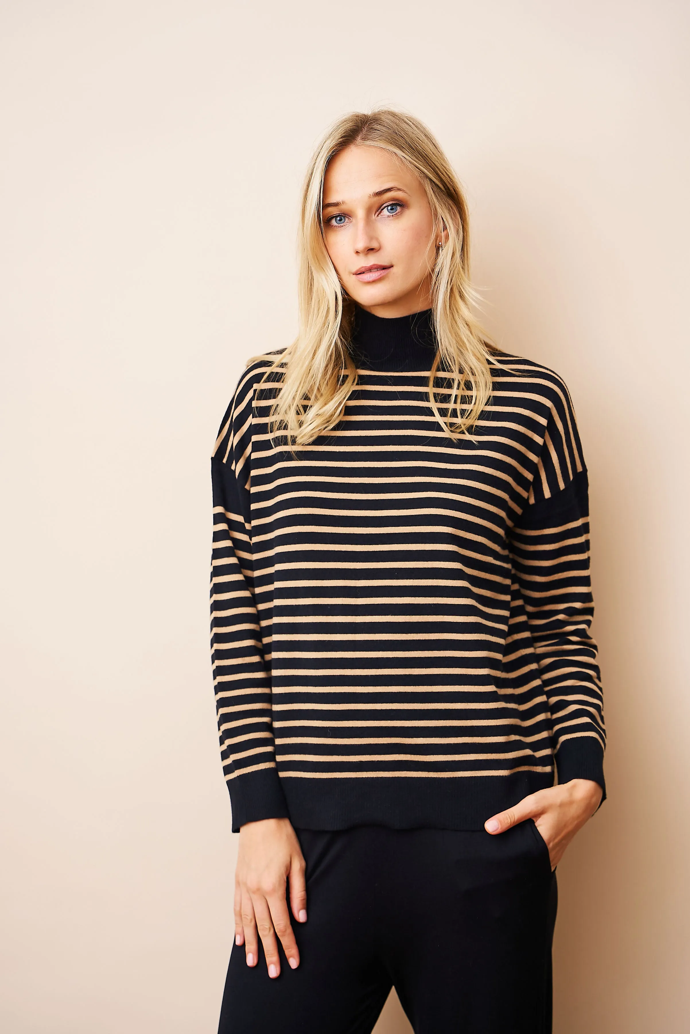 Organic Cotton Knit Stretch Striped Mock Neck in Noir/Camel